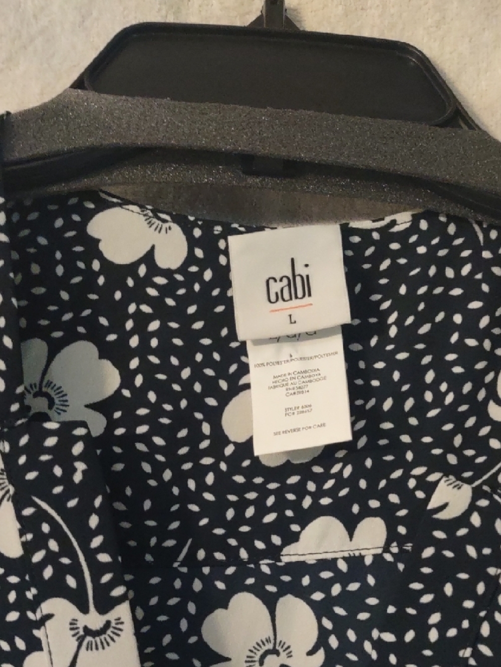 cabi Navy and White Floral V-Neck Short Sleeve Blouse - Picture 2 of 6